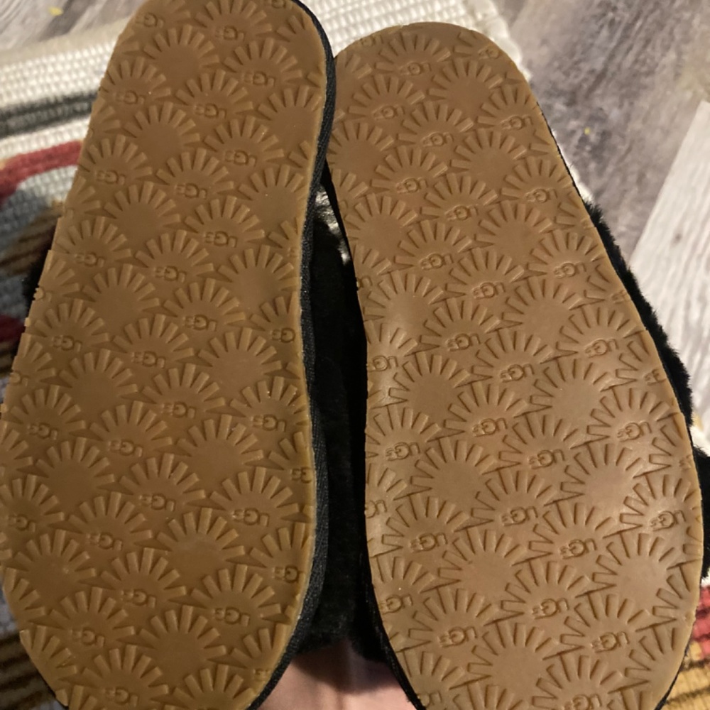 Uggs size girls 12 - Picture 3 of 3